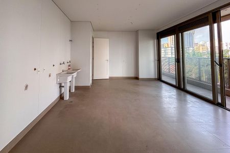 Apartamento à venda com 632m², 4 quartos e 7 vagas Apartamento à venda com 632m², 4 quartos e 7 vagasLavanderia