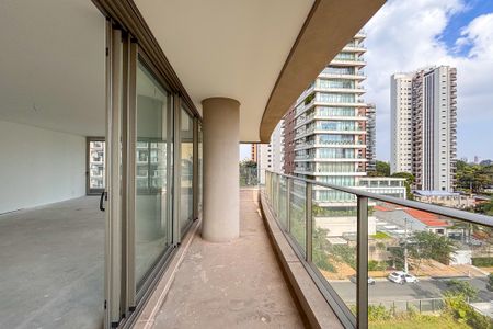 Apartamento à venda com 632m², 4 quartos e 7 vagas Apartamento à venda com 632m², 4 quartos e 7 vagasVaranda