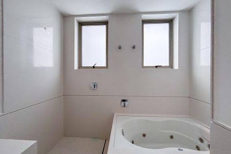 Apartamento à venda com 632m², 4 quartos e 7 vagas Apartamento à venda com 632m², 4 quartos e 7 vagasBanheiro da Suíte master