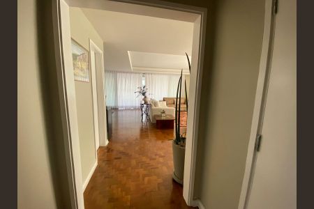 Apartamento à venda com 280m², 4 quartos e 2 vagas Apartamento à venda com 280m², 4 quartos e 2 vagasEntrada