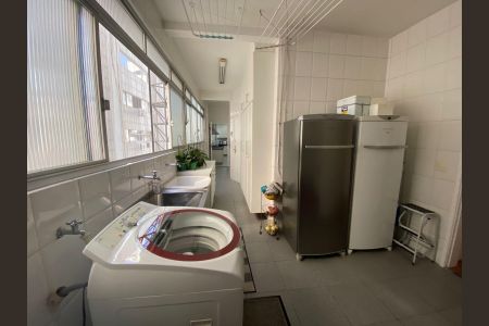 Apartamento à venda com 280m², 4 quartos e 2 vagas Apartamento à venda com 280m², 4 quartos e 2 vagasLavanderia