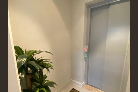 Apartamento à venda com 280m², 4 quartos e 2 vagas Apartamento à venda com 280m², 4 quartos e 2 vagasHall de Entrada