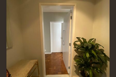 Apartamento à venda com 280m², 4 quartos e 2 vagas Apartamento à venda com 280m², 4 quartos e 2 vagasHall de Entrada