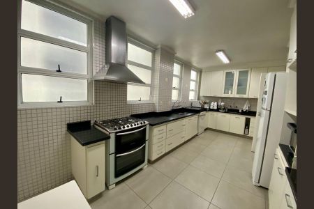 Apartamento à venda com 280m², 4 quartos e 2 vagas Apartamento à venda com 280m², 4 quartos e 2 vagasCozinha