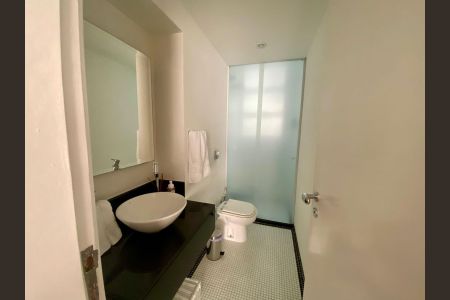 Apartamento à venda com 280m², 4 quartos e 2 vagas Apartamento à venda com 280m², 4 quartos e 2 vagasLavabo