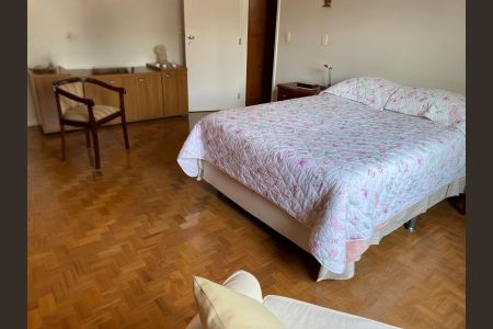 Apartamento à venda com 280m², 4 quartos e 2 vagas Apartamento à venda com 280m², 4 quartos e 2 vagasSuíte