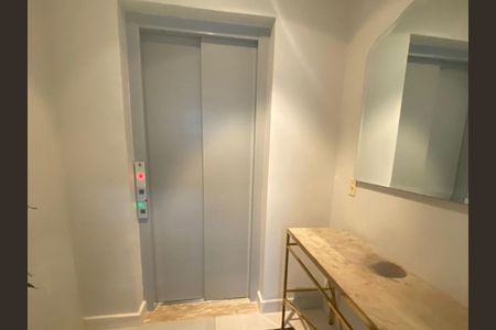 Apartamento à venda com 280m², 4 quartos e 2 vagas Apartamento à venda com 280m², 4 quartos e 2 vagasHall de Entrada