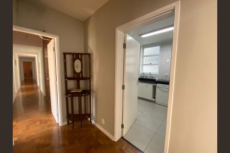Apartamento à venda com 280m², 4 quartos e 2 vagas Apartamento à venda com 280m², 4 quartos e 2 vagasEntrada