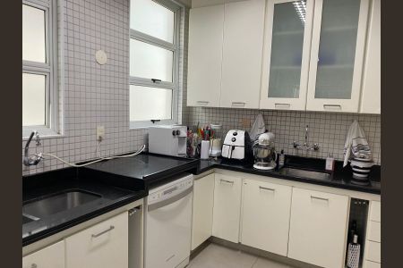 Apartamento à venda com 280m², 4 quartos e 2 vagas Apartamento à venda com 280m², 4 quartos e 2 vagasCozinha