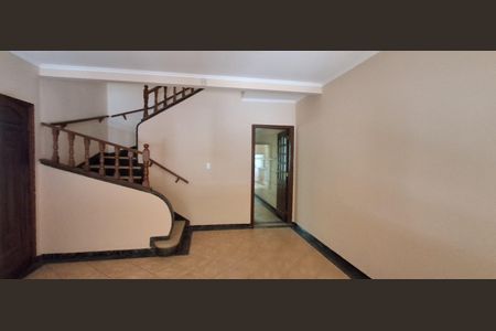 Casa para alugar com 212m², 2 quartos e 2 vagasSala