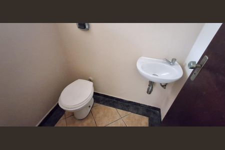 Casa para alugar com 212m², 2 quartos e 2 vagasBanheiro de Serviço