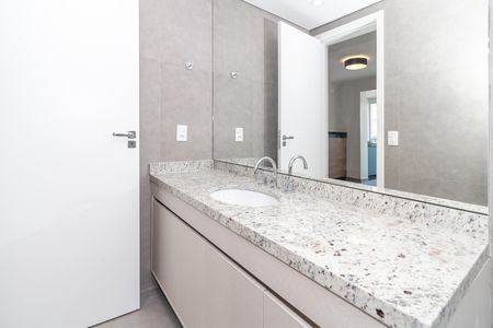 Banheiro de apartamento para alugar com 1 quarto, 42m² em Barra Funda, São Paulo