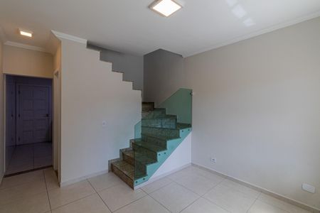 Casa para alugar com 78m², 2 quartos e 2 vagas Casa para alugar com 78m², 2 quartos e 2 vagasSala