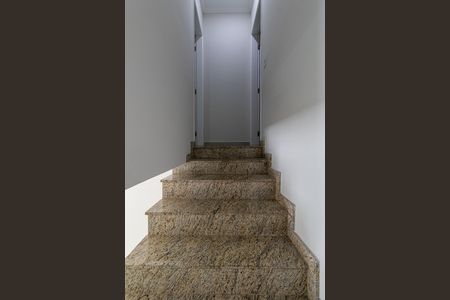 Casa para alugar com 78m², 2 quartos e 2 vagas Casa para alugar com 78m², 2 quartos e 2 vagasEscada