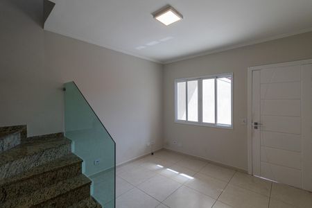 Casa para alugar com 78m², 2 quartos e 2 vagas Casa para alugar com 78m², 2 quartos e 2 vagasSala