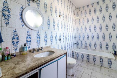 Casa para alugar com 400m², 3 quartos e 4 vagasBanheiro da Suíte 2