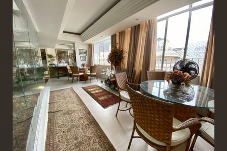 Apartamento à venda com 647m², 6 quartos e 3 vagasSala