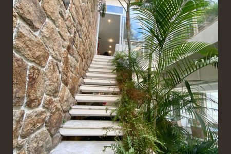 Apartamento à venda com 647m², 6 quartos e 3 vagasEscada sala