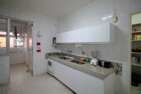 Apartamento à venda com 200m², 4 quartos e 2 vagasCozinha