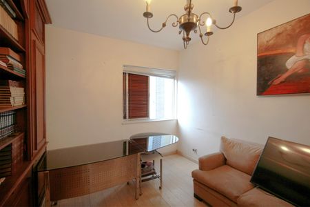 Apartamento à venda com 200m², 4 quartos e 2 vagasQuarto 2