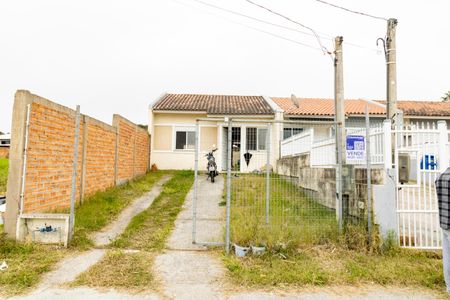 Casa à venda com 50m², 2 quartos e 4 vagas Casa à venda com 50m², 2 quartos e 4 vagasFachada