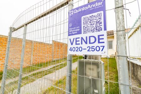 Casa à venda com 50m², 2 quartos e 4 vagas Casa à venda com 50m², 2 quartos e 4 vagasPlaquinha