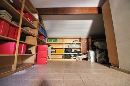 Casa para alugar com 280m², 4 quartos e 4 vagasSótão