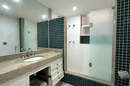 Apartamento à venda com 267m², 4 quartos e 1 vagaBanheiro da Suíte