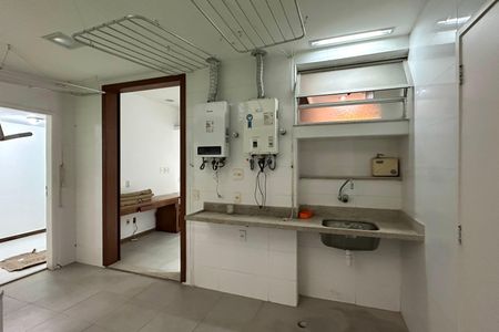 Apartamento à venda com 267m², 4 quartos e 1 vagaÁrea de Serviço