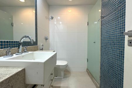 Apartamento à venda com 267m², 4 quartos e 1 vagaBanheiro Social