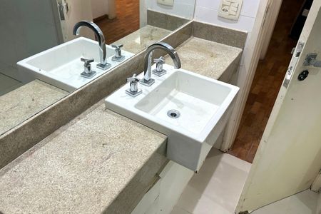 Apartamento à venda com 267m², 4 quartos e 1 vagaBanheiro Social 2