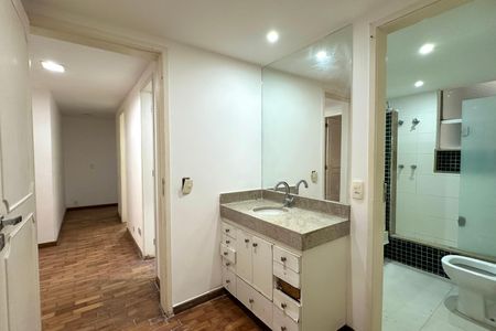 Apartamento à venda com 267m², 4 quartos e 1 vagaBanheiro da Suíte