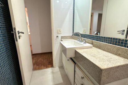 Apartamento à venda com 267m², 4 quartos e 1 vagaBanheiro Social