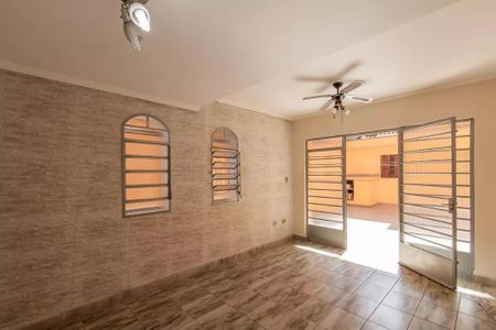 Casa à venda com 251m², 3 quartos e 1 vagaFoto 03