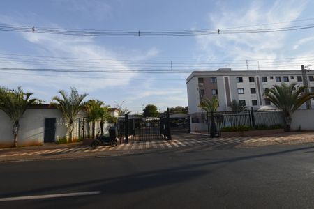 Apartamento para alugar com 43m², 2 quartos e 1 vagaFachada e portaria