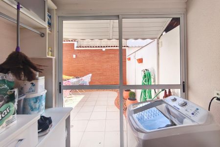 Casa de condomínio à venda com 246m², 3 quartos e 2 vagasÁrea de Serviço