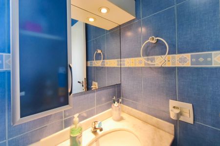 Casa de condomínio à venda com 246m², 3 quartos e 2 vagasBanheiro Social