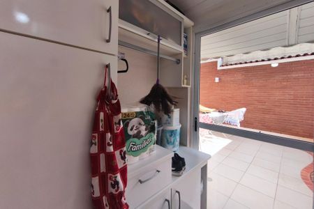 Casa de condomínio à venda com 246m², 3 quartos e 2 vagasÁrea de Serviço