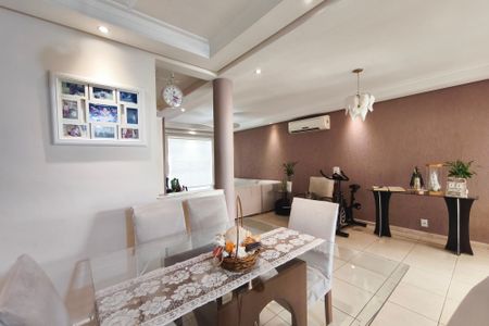 Casa de condomínio à venda com 246m², 3 quartos e 2 vagasSala de Jantar