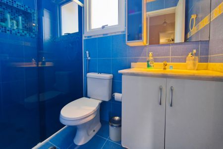 Casa de condomínio à venda com 246m², 3 quartos e 2 vagasBanheiro Social