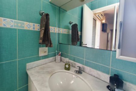 Casa de condomínio à venda com 246m², 3 quartos e 2 vagasBanheiro da Suíte