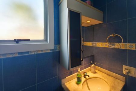 Casa de condomínio à venda com 246m², 3 quartos e 2 vagasBanheiro Social