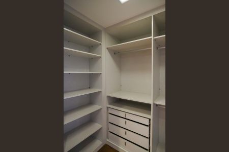 Apartamento à venda com 142m², 3 quartos e 3 vagasCloset da suíte 1