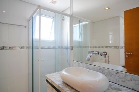 Apartamento à venda com 142m², 3 quartos e 3 vagasBanheiro da suíte 1