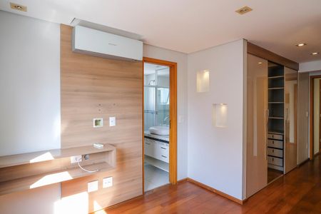 Apartamento à venda com 142m², 3 quartos e 3 vagasSuíte 1