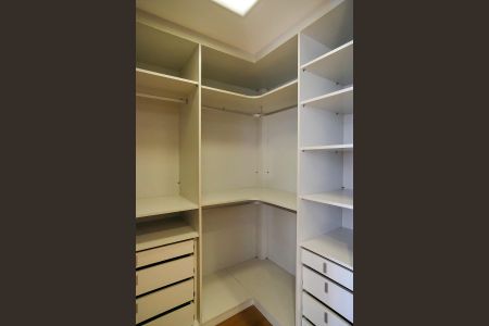 Apartamento à venda com 142m², 3 quartos e 3 vagasCloset da suíte 1