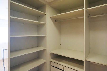 Apartamento à venda com 142m², 3 quartos e 3 vagasCloset da suíte 1