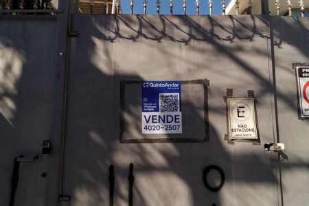 Casa à venda com 140m², 2 quartos e 3 vagas Casa à venda com 140m², 2 quartos e 3 vagasPlaquinha DWYD-286