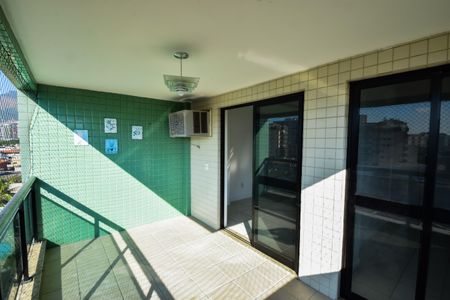 Apartamento à venda com 105m², 4 quartos e 2 vagas Apartamento à venda com 105m², 4 quartos e 2 vagasVaranda da Sala