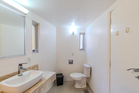 Apartamento à venda com 165m², 4 quartos e 2 vagas Apartamento à venda com 165m², 4 quartos e 2 vagasBanheiro da Suíte